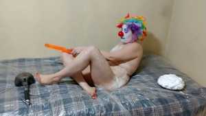 clown-cumming-with-cake_5.jpg